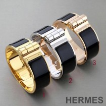 Hermes Large Hinged Enamel Bracelet In Black