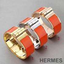 Hermes Large Hinged Enamel Bracelet In Orange
